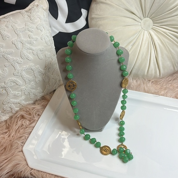 CHANEL VINTAGE 80’s -Rare Chanel Auction piece - Picture 6 of 10